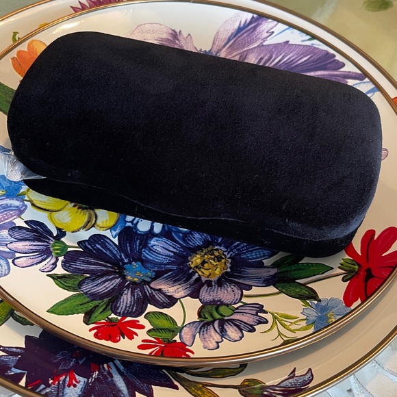 Gucci NWT! Green and Red Sunglasses for Women - Picture 6 of 16